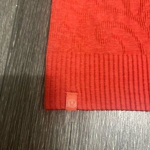 lululemon size 4 long sleeve red floral pattern